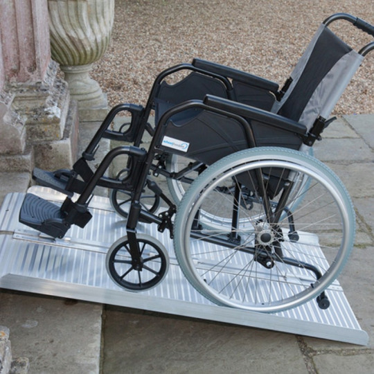 Construire une rampe pour fauteuil roulant en 2024