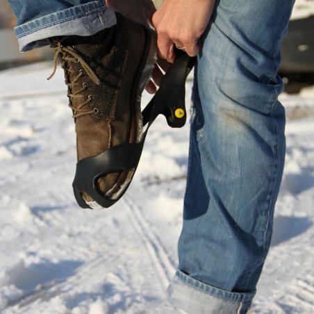 La glace à chaînes de chaussures extérieures assujettit 8 crampons de  traction de neige de transitoires pour la marche de sécurité